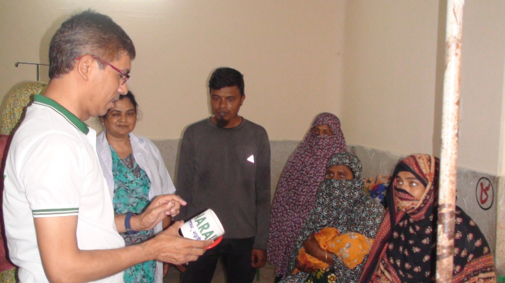 নড়াইলে নরমাল ডেলিভারিতে উদ্বুদ্ধে পুরস্কার ও উপহার 