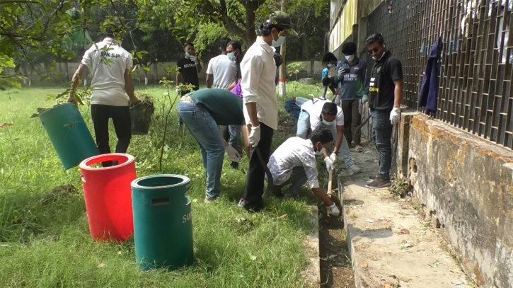 কলেজে পরিচ্ছন্ন ক্যাম্পাস  ছাত্রদলের অঙ্গীকার ’শীর্ষক  কর্মসূচি পালিত হয়েছে