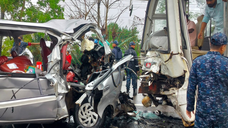 বাগেরহাটের রামপালে বাস মাইক্রোবাসের সংঘর্ষে নিহত অন্তত ১২