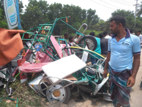 যশোর কাভার্ডভ্যানের চাপায় প্রাণহানি বেড়ে চার 