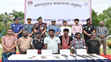 সুন্দরবনের দস্যু ছোট সুমন বাহিনীর ৭ সদস্যের অস্ত্রসহ আত্মসমর্পণ 