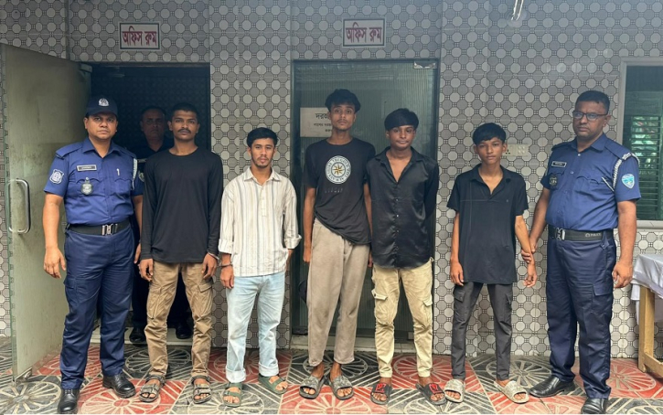 কুমিল্লায় ৩ “কিশোর গ্যাং” গ্রুপের ৫ মূলহোতা গ্রেফতার