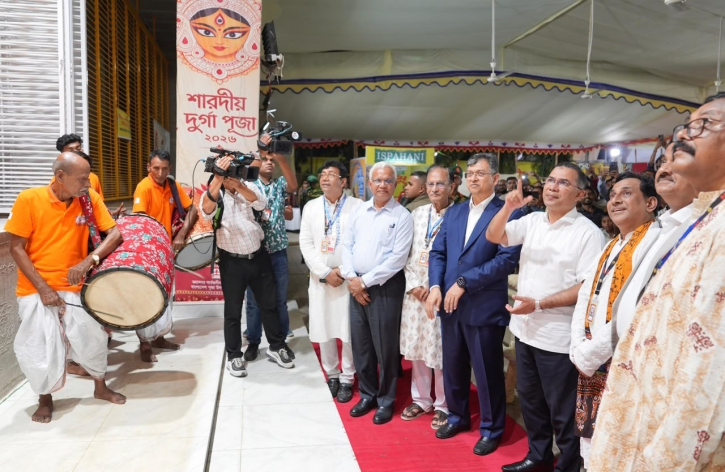 ঢাকেশ্বরী মন্দিরে পূজামণ্ডপ পরিদর্শন করলেন প্রধানমন্ত্রী