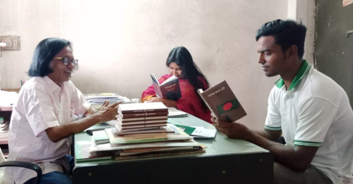 বইই ছিল বীরমুক্তিযোদ্ধা রুকুনউদ্দৌলাহর ‘একমাত্র সঞ্চয়’