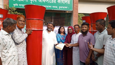 পেঁয়াজ সংরক্ষণে কৃষকের মাঝে এয়ার ফ্লো মেশিন বিতরণ