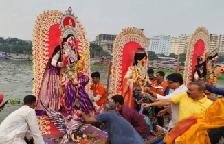 প্রতিমা বিসর্জনের মধ্য দিয়ে সমাপ্তি ঘটেছে শারদীয় দুর্গোৎসবের