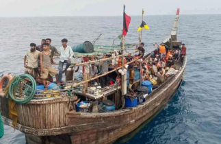 সমুদ্রপথে অবৈধভাবে মালয়েশিয়াগামী বোটসহ ৭৬ জনকে উদ্ধার