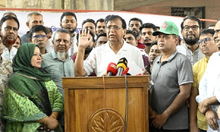 মানবিকতার দোহাই দিয়ে রাস্তা ও ফুটপাত দখলের কোনো সুযোগ নেই
