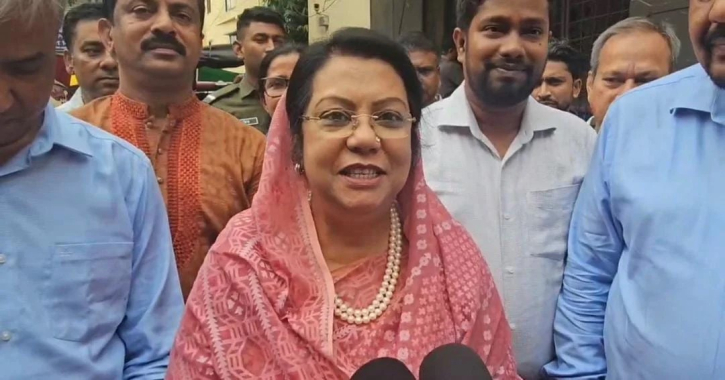 মানিকগঞ্জে ১২ পূজামণ্ডপ পরিদর্শন করলেন খাদ্যমন্ত্রী