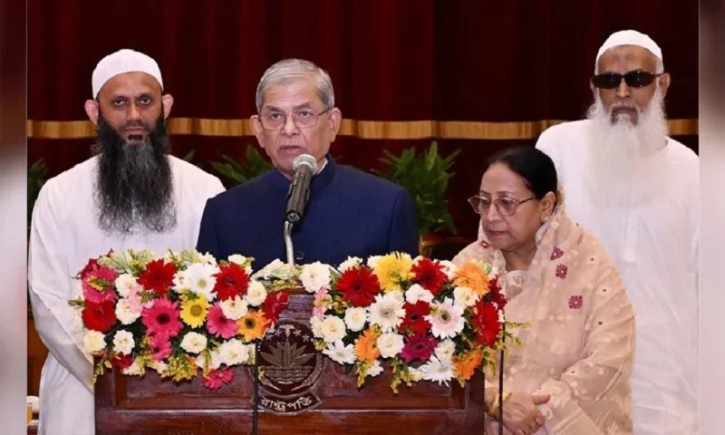 সংবিধান প্রত্যেককে সমান অধিকার, মর্যাদা ও ধর্মীয় স্বাধীনতা দিয়েছে