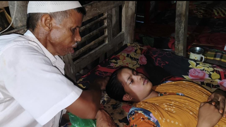 বাড়ির সবাই অসুস্থ, মেয়ের চিকিৎসায় ঋণে ডুবেছেন বাবা