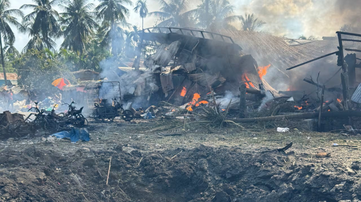 রাখাইনে সামরিক বাহিনীর বিমান হামলা, নিহত অন্তত ৩৩ জন