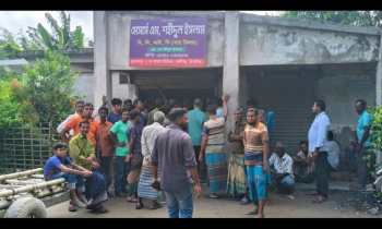 কালীগঞ্জে সার না পেয়ে ডিলার পয়েন্ট ঘেরাও