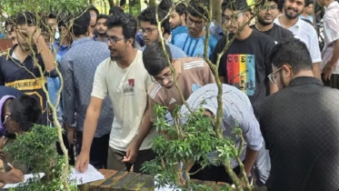 চুয়েটে শিক্ষার্থীদের বিক্ষোভ ও গণস্বাক্ষর কর্মসূচি চলছে