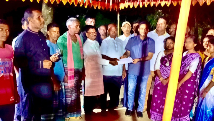 হাকিমপুরে ক্ষুদ্র নৃগোষ্ঠীর কারাম উৎসবে সরকারি অনুদান