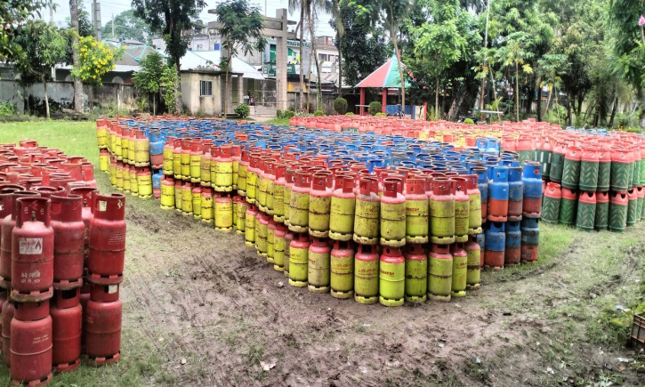 চিতলমারীতে এক গুদামে মিললো ২০৪২ সিলিন্ডার