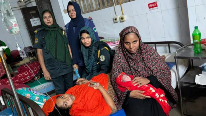 যশোরে অ্যাম্বুলেন্সেই পুত্রসন্তান জন্ম দিলেন হাজতি নারী