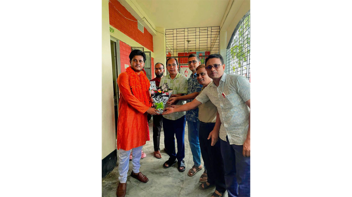 এসইএসডিপি মডেল উচ্চ বিদ্যালয়ের শিক্ষকদের সঙ্গে সভাপতির মতবিনিময়