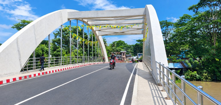 উজিরপুরে ধামুরা খালের ওপর নান্দনিক আর্চ ব্রিজ