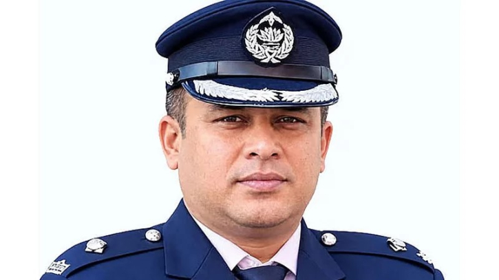 ডিবি কার্যালয়ে নেওয়া হয়েছে ক্যান্টনমেন্ট থানার সাবেক ওসিকে