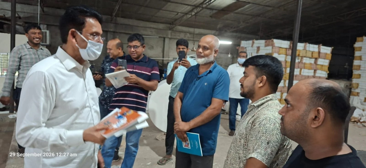 পাঠ্যবইয়ের মান যাচাইয়ে ৬ প্রেসে শিক্ষামন্ত্রীর আকস্মিক পরিদর্শন