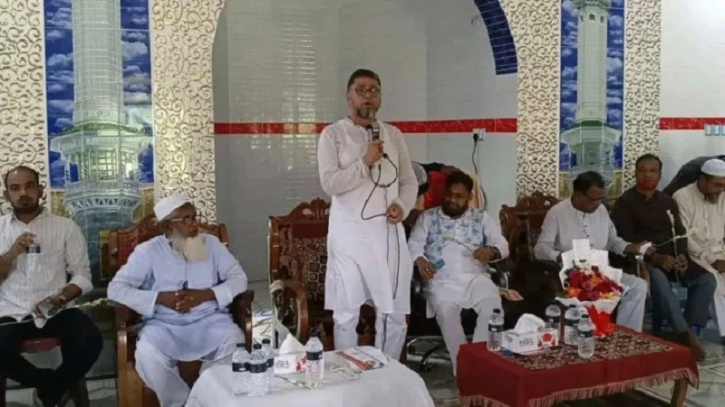 মসজিদে চেয়ার-টেবিল ও সোফা বসিয়ে বিএনপি সাংসদের সভা!  